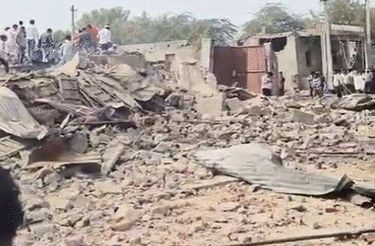 भीलवाड़ा में विस्फोटकों से भरी पिकअप में जोरदार धमाका, फुटेज में देंखे ड्राइवर की मौत; 10 फीट दूर जा गिरा इंजन