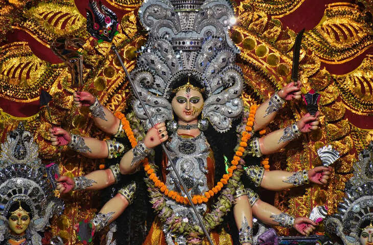 वीडियो में देखें नवरात्रि में पढ़ें मां दुर्गा की संपूर्ण व्रत कथा, माता बनाती है सारे बिगडे काम
