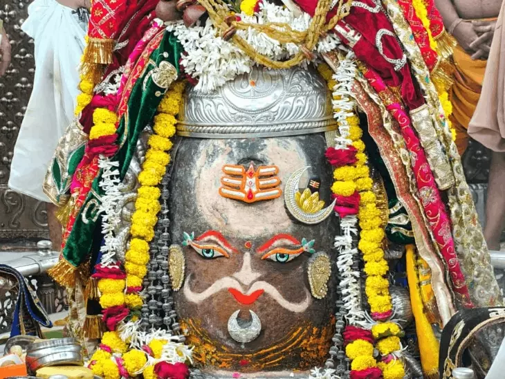 उज्जैन महाकाल मंदिर में भस्म आरती: तड़के 4 बजे खुले पट, विधि-विधान से हुआ भगवान महाकाल का पूजन और श्रृंगार