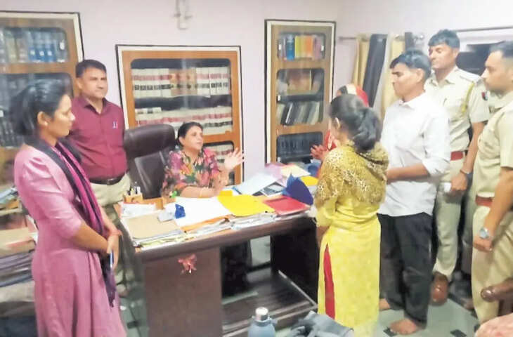 बैरंग लौटी बारात, शादी रुकवाने अचानक पहुंचा प्रशासन, इंतजार करती रही दुल्हन