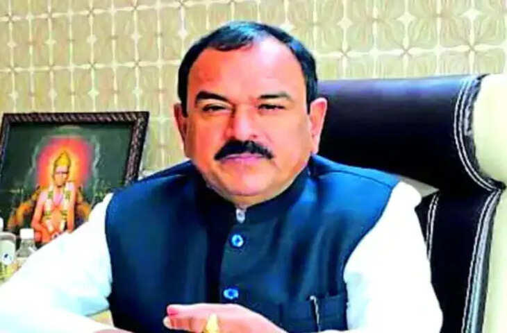 नासिक में खुद को &lsquo;कैप्टन&rsquo; बताने वाले अशोक खरात पर गंभीर आरोप, यौन शोषण और ठगी के मामले में जांच तेज