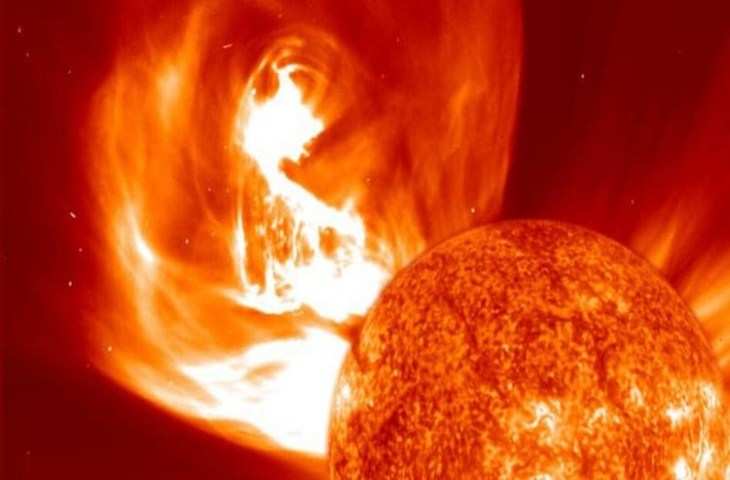सूरज में हुआ विस्फोट, फूटी सौर ज्वाला, क्या यह है कोई बड़ी तबाही का संकेत
