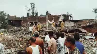 Breaking News: कौशांबी में पटाखा फैक्ट्री में जोरदार धमाका, 7 लोगों की मौत; कई घायल, इलाके में मचा हड़कंप