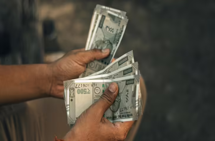 अब नौकरी नहीं, बनिए &lsquo;मालिक&rsquo;! 8वीं पास बेरोजगारों को मिलेगा 10 लाख का ब्याजमुक्त लोन, जाने कौन-कैसे उठा सकता है लाभ&nbsp;