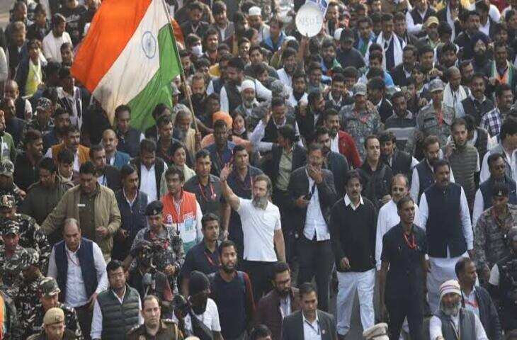 हज यात्रियों को विदा करने उमड़ी हजारों की भीड़, जबलपुर स्टेशन पर भगदड़ जैसे हालात; प्लेटफॉर्म टिकट भी बंद