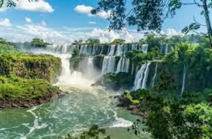 अर्जेंटीना में पर्यटकों ने देखा पलटता हुआ विशाल ग्लेशियर, वीडियो हुआ वायरल