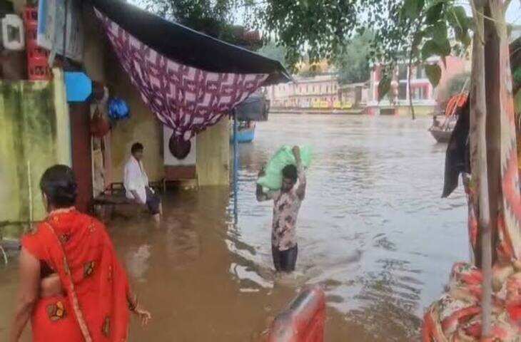 सतना-चित्रकूट में लगातार बारिश से बिगड़े हालात, नदी-नाले उफान पर; थाने और पेट्रोल पंप तक भरा पानी