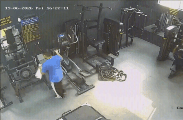 Fitness Tragedy: जिम में एक्सरसाइज के दौरान SOG अधिकारी गिरे, कुछ ही पलों में चली गई जान; VIDEO वायरल