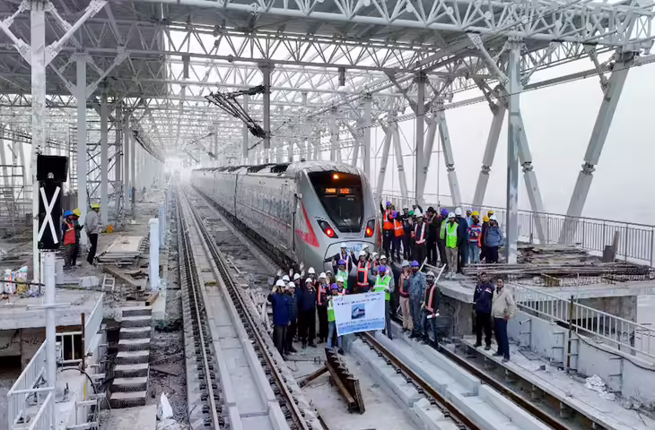 नोएडा इंटरनेशनल एयरपोर्ट को NCR से जोड़ने की तैयारी तेज, हाई स्पीड नमो भारत रेल कॉरिडोर का प्रस्ताव तैयार