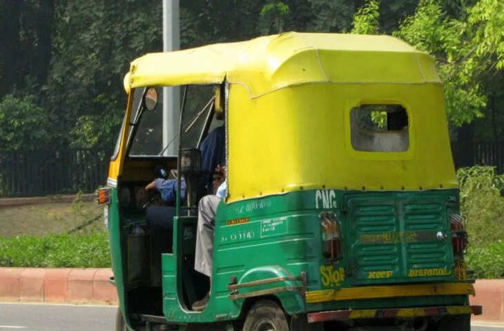 ऐसे ऑटो ड्राइवर से जरा बचे के, अंधेरे में गाड़ी रोकी, बाथरूम के बहाने गया; महिला यात्री को दिखाने लगा प्राइवेट पार्ट