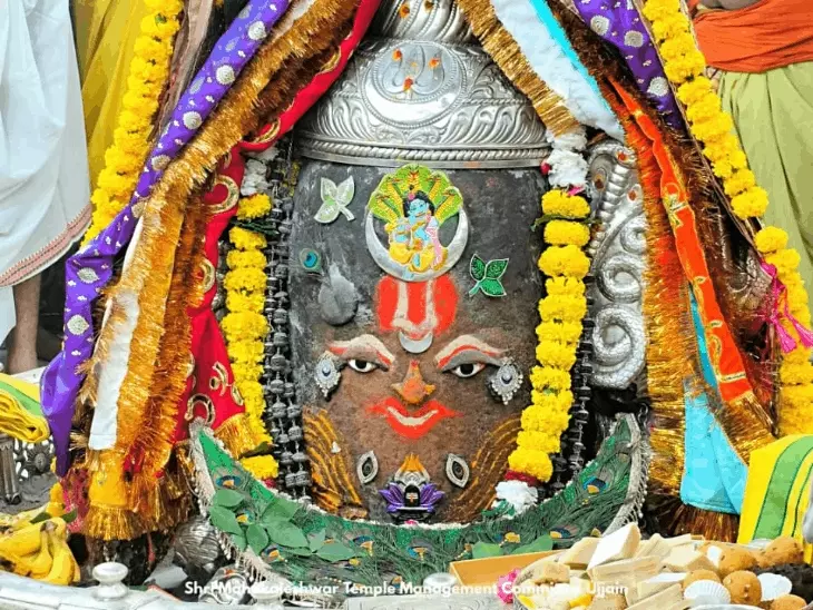 जन्माष्टमी पर महाकाल मंदिर में भस्म आरती: तड़के विशेष पूजा-अर्चना, वीरभद्र जी के कान में हुआ स्वस्ति वाचन
