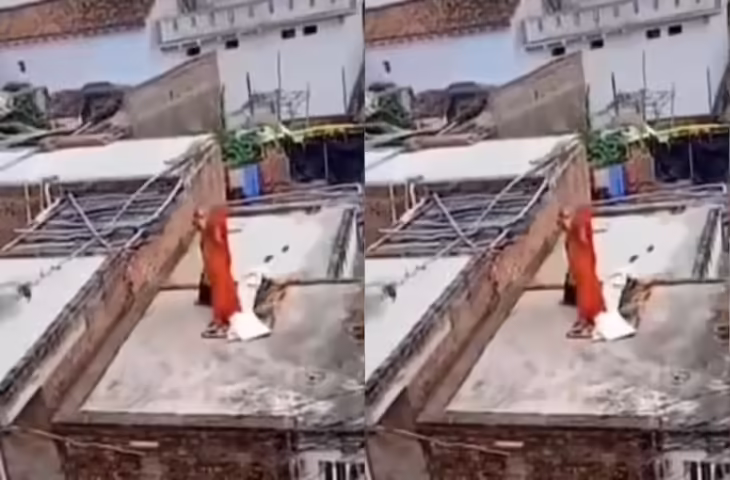 छत पर चादर के अंदर पड़ोसन के साथ लेटा हुआ था बेटा, तभी आई मम्मी, लड़की भागी और पिट गया लड़का