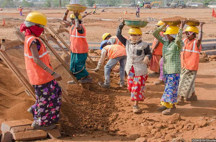 नोएडा में मजदूरों की न्यूनतम मजदूरी तय, अब ₹13,883 से ₹17,106 तक मिलेगा वेतन; आंदोलन के बाद सरकार का फैसला