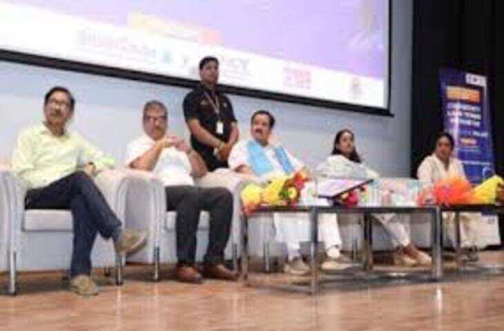 मध्य प्रदेश सरकार शासकीय सेवाओं के नियमों में बड़ा बदलाव कर रही है, जिसके तहत गंभीर अपराधों में दोषी व्यक्ति सरकारी नौकरी के लिए अयोग्य माने जाएंगे। नए नियमों में परिवीक्षा अवधि, वरिष्ठता निर्धारण और पदोन्नति के स्पष्ट प्रावधान भी शामिल हैं, जिससे प्रशासनिक प्रक्रियाएं अधिक पारदर्शी होंगी।