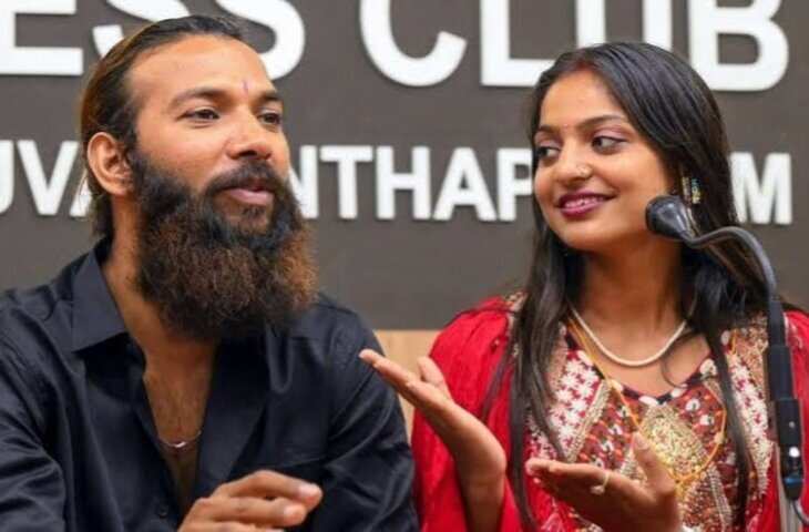 &lsquo;राधा ने तो नहीं पूछा था, कान्हा तू मुसलमान है या हिंदू...' बयान देकर फंसी मोनालिसा, सोशल मीडिया पर लोग सुना रहे खरी-खोटी&nbsp;