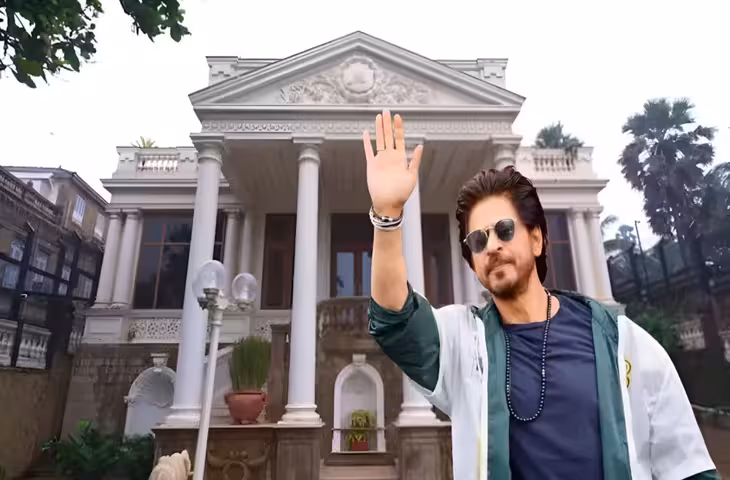 नाग पंचमी के दिन शाहरुख खान के 'मन्नत' में साँपों की एंट्री!&nbsp;8 फीट लंबे धामन को किया गया रेस्क्यू, दूसरे की तलाश जारी​​​​​​​ ​​शाहरुख खान के घर 'मन्नत' में सांपों की एंट्री!