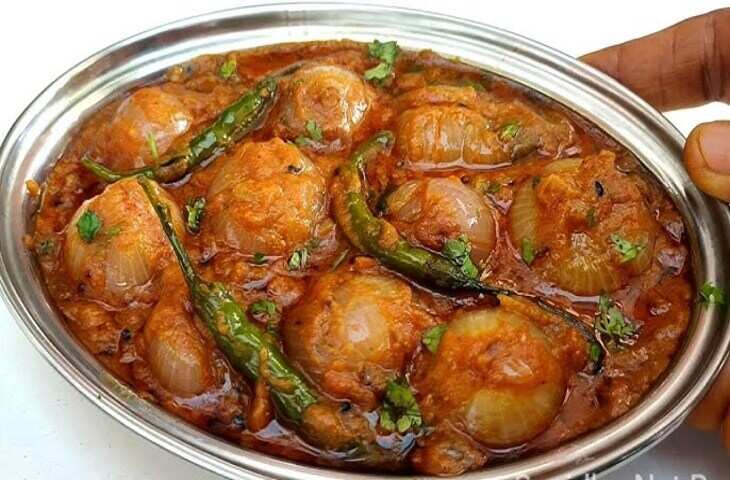 किचन टिप्स: सिर्फ 10 मिनट में बनाएं साबुत प्याज की टेस्टी सब्जी, खाने वाले रह जाएंगे उंगलियां चाटते