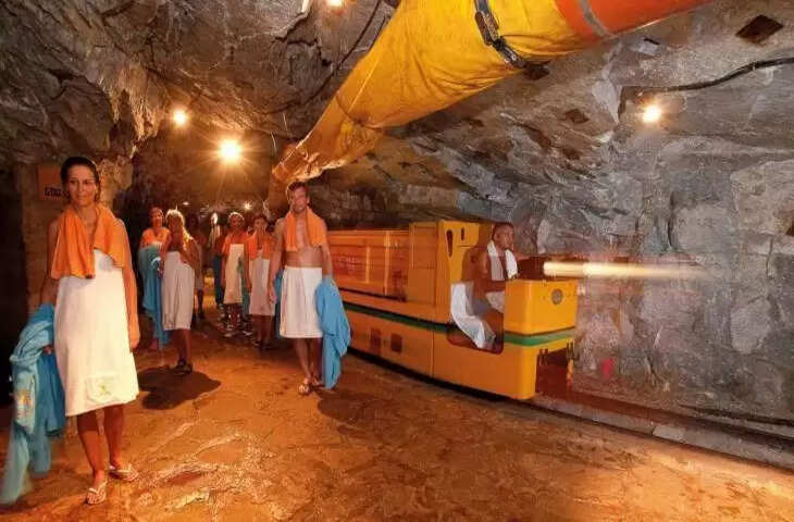 ये है दुनिया की सबसे अद्भुत गुफा, जिसमें सोने के लिए आते हैं लोग, जानिए क्या है इसकी वजह