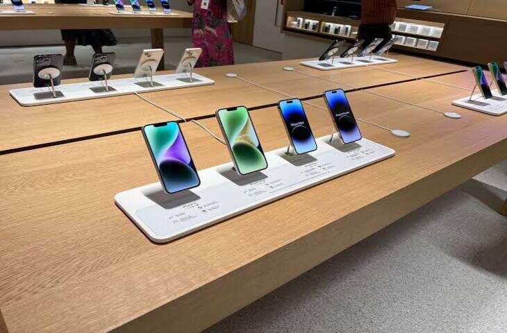 iPhone की बढ़ी कीमत सिर्फ शुरुआत? जाने&nbsp;भारतीय बाजार में Samsung, Xiaomi, Vivo समेत कौन-कौन सी कंपनियां बढ़ा सकती हैं दाम
