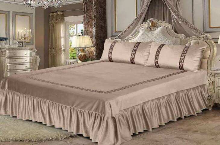 Wedding Night Bedsheet:शादी की पहली रात कमरे को बनाना है खास? बेडशीट का रंग चुनते समय इन बातों का रखें ध्यान