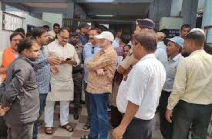 हाजीपुर में ट्रक और कार की जोरदार टक्कर, अधिवक्ता समेत तीन लोगों की दर्दनाक मौत