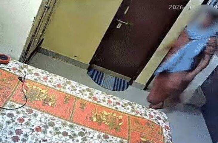 पहली बारिश में ही SMS अस्पताल की खुली पोल: ट्रॉमा सेंटर में भरा पानी, माइनर OT बंद, एक्सक्लूसिव फुटेज में देंखे फॉल सीलिंग गिरने से मरीजों में अफरा-तफरी