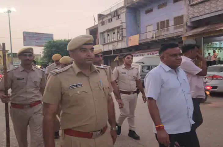 डीग में पुलिस का फ्लैग मार्च, शहर में सुरक्षा व्यवस्था का दिया संदेश