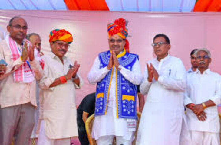 सुबह 6 बजे गांव की चौपाल पहुंचे मुख्यमंत्री भजनलाल शर्मा, वीडियो में जाने खाट पर बैठकर सुनी ग्रामीणों की समस्याएं