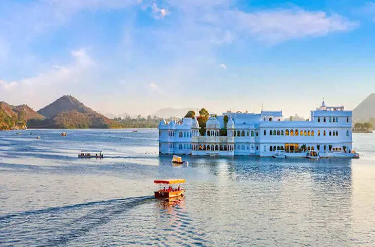 इस गर्मी बच्चों और बुजुर्गों के साथ घूमने के लिए बेस्ट डेस्टिनेशन है उदयपुर, वीडियो में&nbsp;जानें फैमिली ट्रिप की पूरी प्लानिंग गाइड