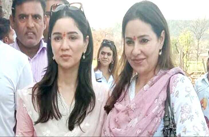 वीडियो में देखें सचिन तेंदुलकर की पत्नी अंजलि और बेटी सारा जयपुर पहुंचीं, सोशल मीडिया पर अटकलों का दौर तेज