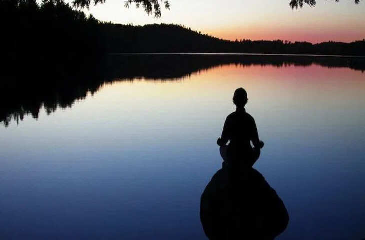 कैसे हमारे अतीत के पल हमारी वर्तमान सोच और भविष्य को प्रभावित करते हैं, वीडियो में जानिए इनसे बचने के उपाय