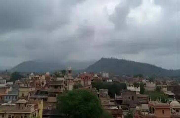 राजस्थान में मानसून का कहर जारी, अजमेर में दीवार गिरने से गाड़ियां दबीं; वीडियो में जाने 12 जिलों में सूखे जैसे हालात