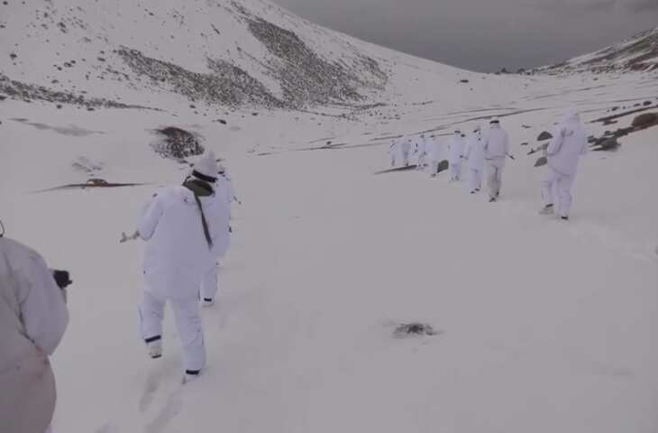 कड़ाके की ठंड और भारी बर्फबारी के बीच रोमियो फोर्स का साहसिक तलाशी अभियान, Video