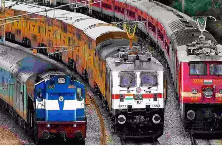 रेलवे ने होली पर हावड़ा और आनंद विहार के लिए विशेष ट्रेनें चलाने का निर्णय लिया