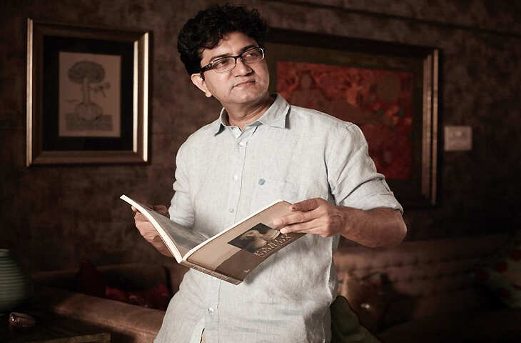 मुसीबतों के भंवर में फंस सकते है&nbsp;प्रसून जोशी,&nbsp;रिश्वतखोरी के इल्ज़ामों को लेकर&nbsp;केंद्र ने दिए जांच के आदेश