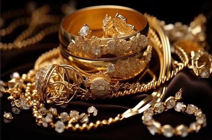 Gold Price: मिडिल ईस्ट में बढ़ते तनाव के बीच धड़ाम से गिरे सोने के भाव, यहाँ जाने गोल्ड-सिल्वर के ताजा रेट&nbsp;