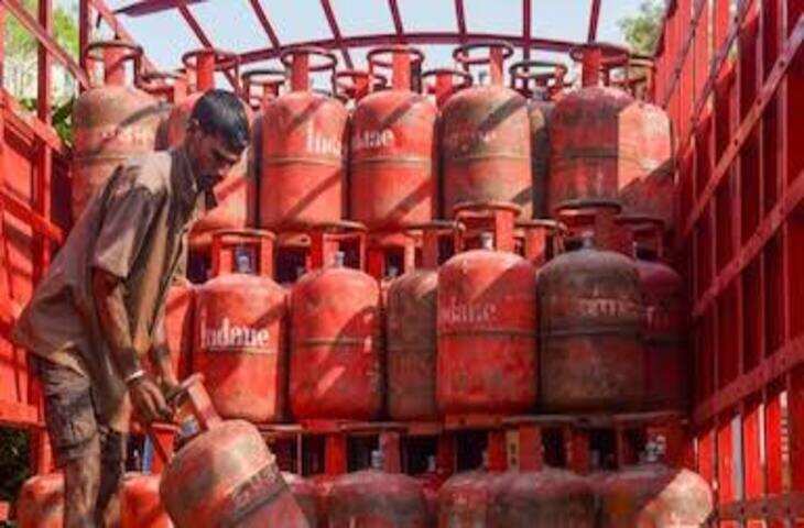LPG Cylinder Price: सिलेंडर बुक करने से पहले चेक करें आज का रेट, दिल्ली नहीं इन शहरों में सबसे महंगा गैस सिलेंडर