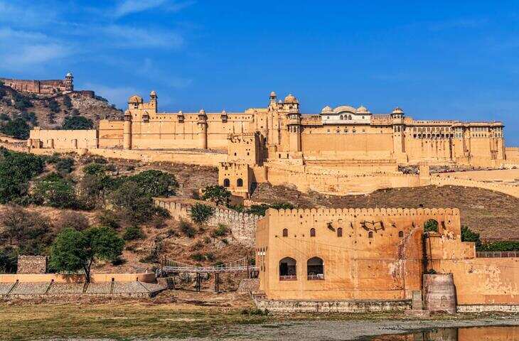 आमेर किला जयपुर: राजाओं की शान और राजस्थान की शानआमेर किला जयपुर: राजाओं की शान और राजस्थान की शानदार विरासत की पूरी कहानीदार विरासत की पूरी कहानी