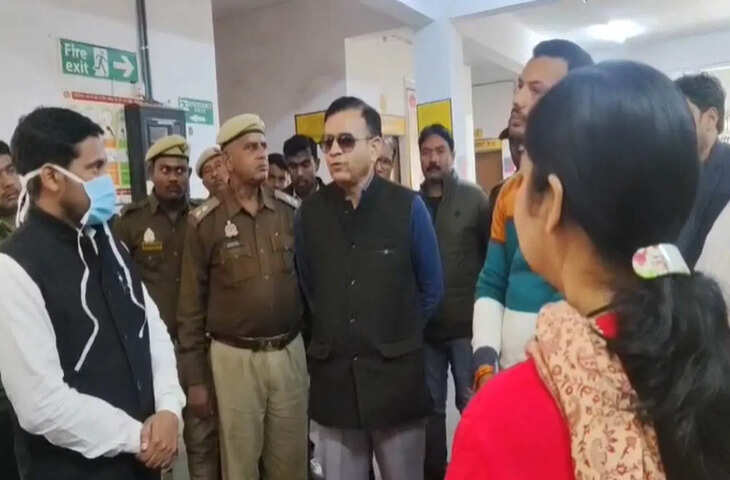 ‘तुम्हारे अधिकारी यहां हैं, तुम कहां गायब हो…’, गायब दिखे SDM तो भड़के कमिश्नर, लगाई फटकार