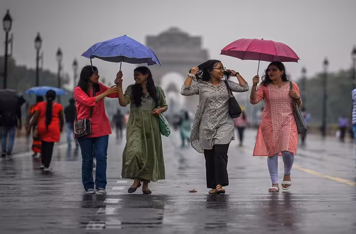 Delhi Weather Today: दिल्ली-NCR में आज बदलेगा मौसम, कुछ इलाकों में बारिश और गरज-चमक के आसार