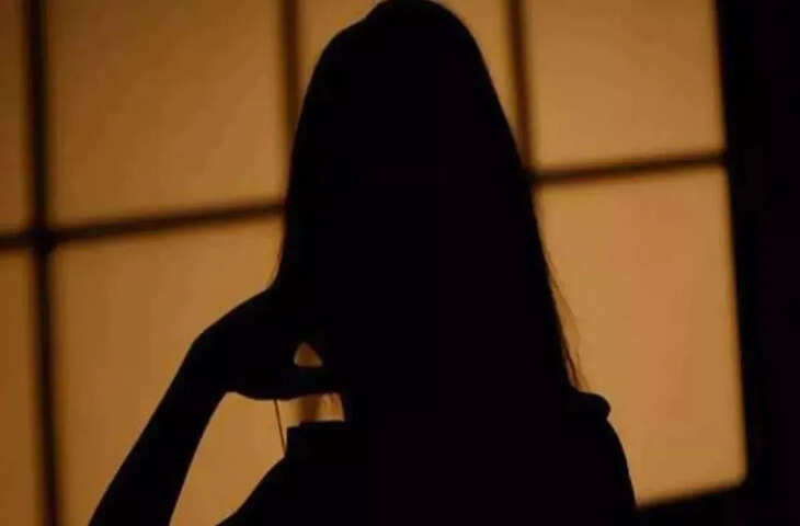 अश्&zwj;लील चैट करते थे स्&zwj;कूल के दो टीचर, छात्रा ने लगाए घिनौने आरोप, सोशल मीडिया पर शेयर किए स्&zwj;क्रीनशॉट