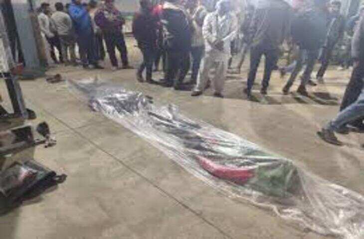 गाजियाबाद की फैक्ट्री में बड़ा हादसा, 4 मजदूरों पर गिरी 20 टन की मशीन, 2 की मौत&hellip; 2 की हालत गंभीर