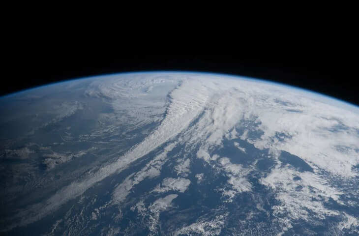 Earth Day पर नासा की खास पेशकश: चांद की कक्षा से ली गई पृथ्वी की मनमोहक तस्वीरें हुईं साझा