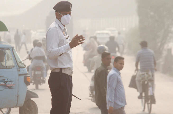 दिल्ली में प्रदूषण के बीच बड़ा सवाल: पेट्रोल-डीजल या CNG कौन सी गाड़ी चलेगी और किसपर लगेगा बैन, यहाँ दूर करे दुविधा&nbsp;