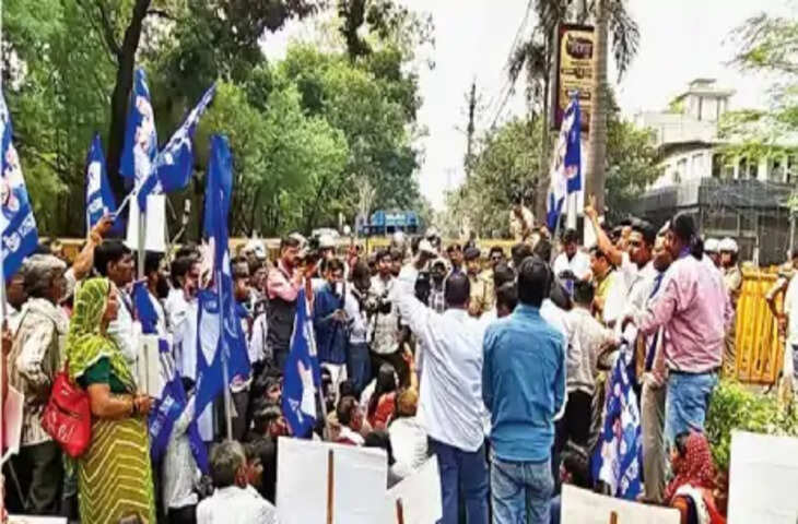 विदेश अध्ययन छात्रवृत्ति योजना को लेकर OBC छात्रों का प्रदर्शन, 14 लंबित सीटें और 27% आरक्षण लागू करने की मांग
