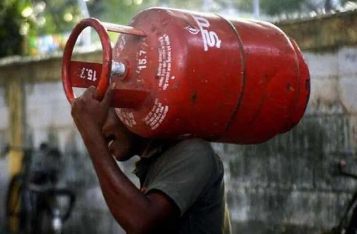LPG Rate Today: आपके शहर में कितना बदला 14 और 19 किलो सिलेंडर का रेट? जानिए आज के ताजा एलपीजी दाम