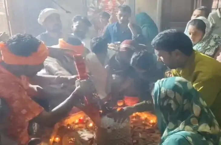सावन के तीसरे सोमवार पर अमरोहा के शिव मंदिरों में उमड़ी भीड़, भक्तों ने किया जलाभिषेक
