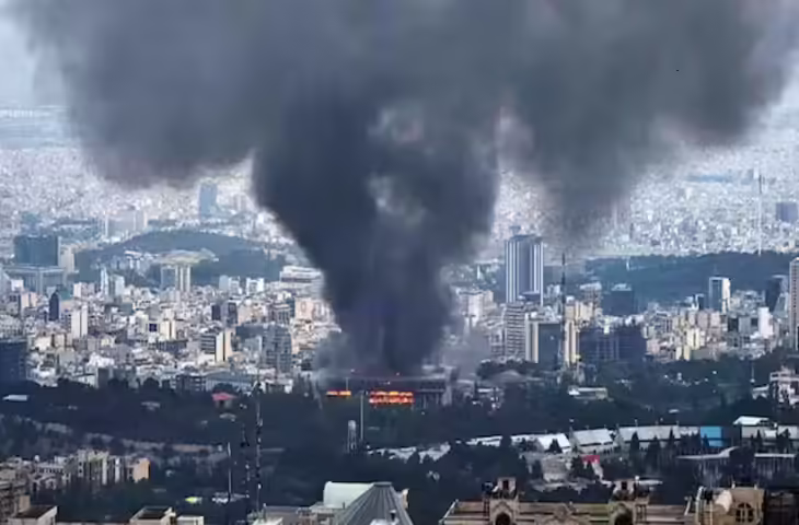 ईरान में भारतीयों के लिए अलर्ट! दूतावास ने तुरंत देश छोड़ने की दी सलाह, ट्रंप की चेतावनी से बिगड़े हालात