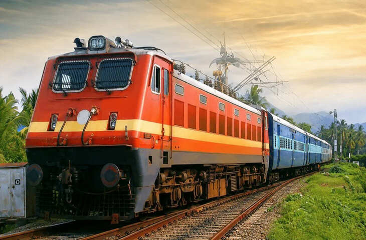 रक्षाबंधन पर घर जाना हुआ आसान, दिल्ली से स्पेशल ट्रेनें चलाएगा रेलवे; चेक करें रूट और शेड्यूल