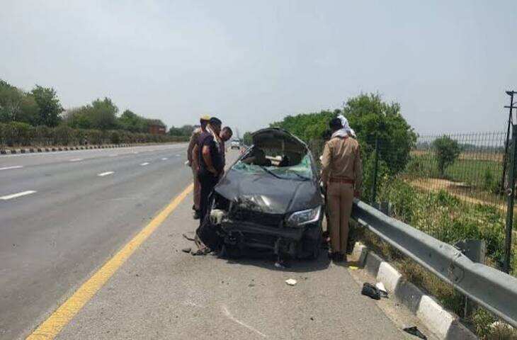 आगरा में 140 की रफ्तार में अनियंत्रित हुई कार, कई बार पलटी; 3 की मौत, 2 गंभीर घायल